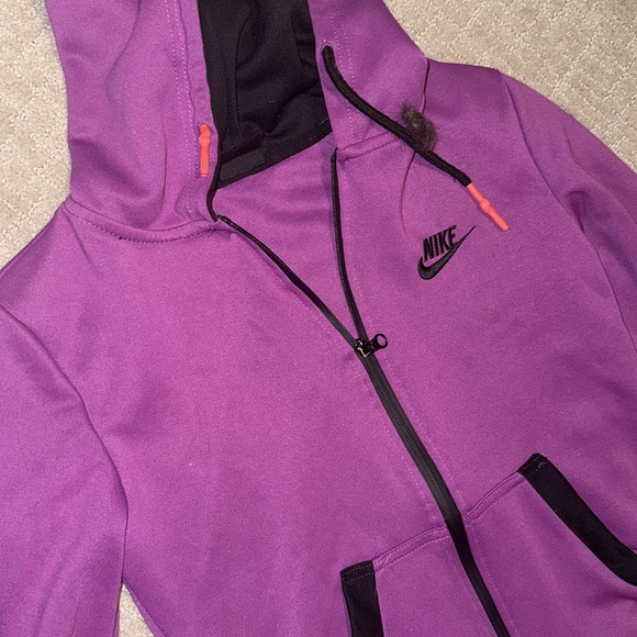 Like new Nike XS hoodie zip up magenta - Picture 2 of 4